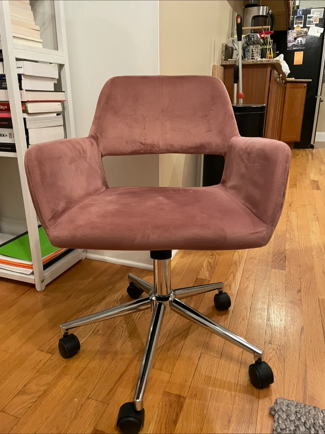 Pink Velvet Swivel Office Chair image indicator(2)