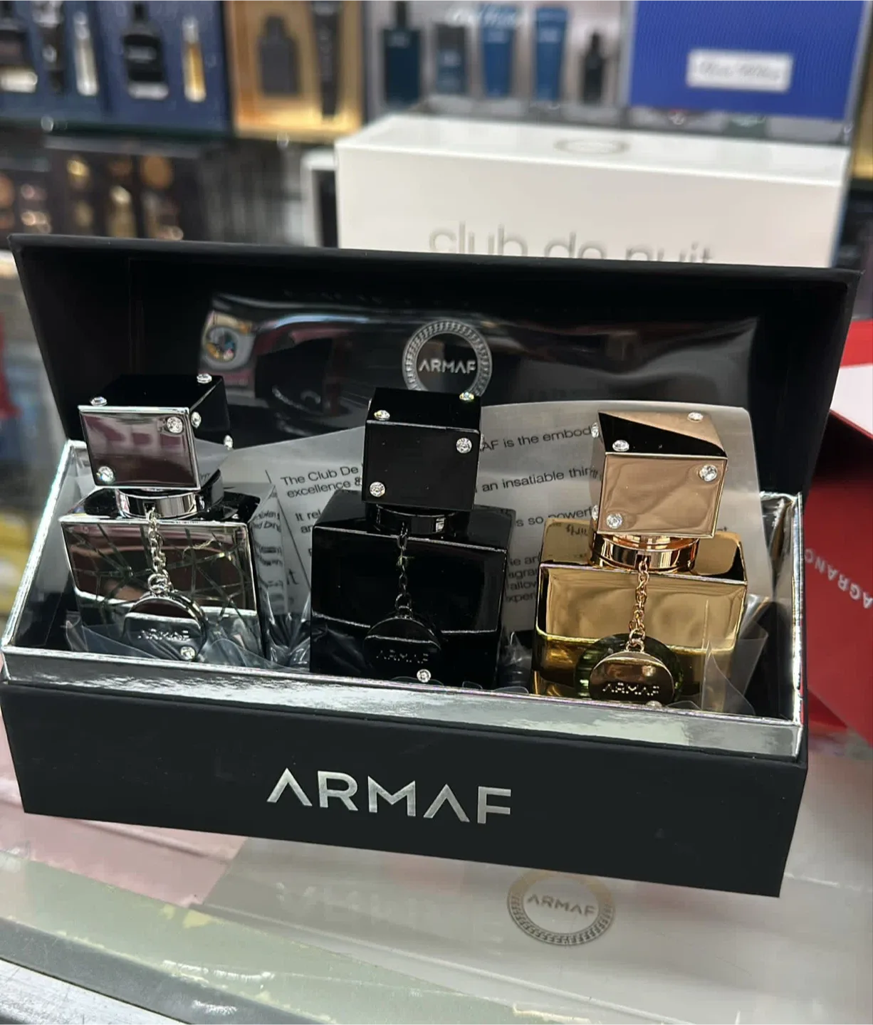 Armaf Club De Nuit Fragrance Set image indicator(7)