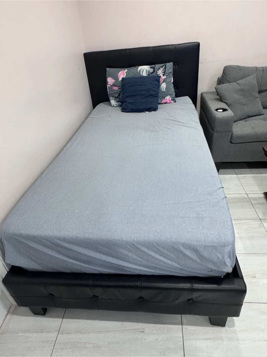 Bedroom Furniture Set - Dresser, Bed, Nightstands, Sofa image indicator(5)