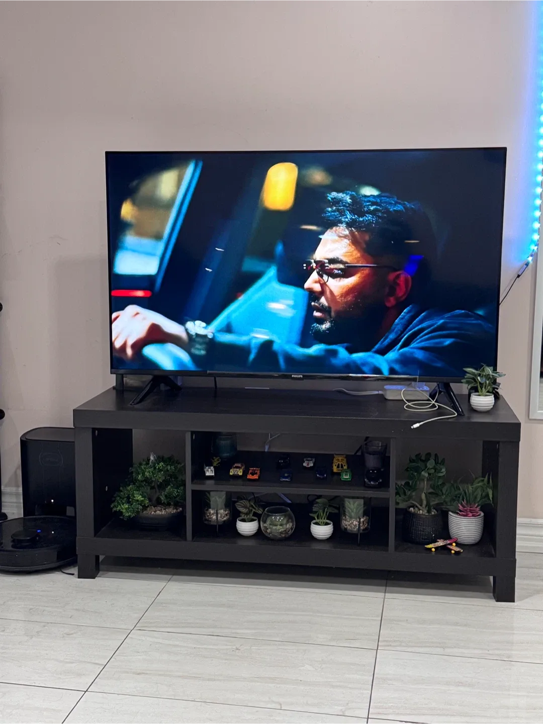 Bedroom Furniture Set - Dresser, Bed, Nightstands, Sofa image indicator(7)