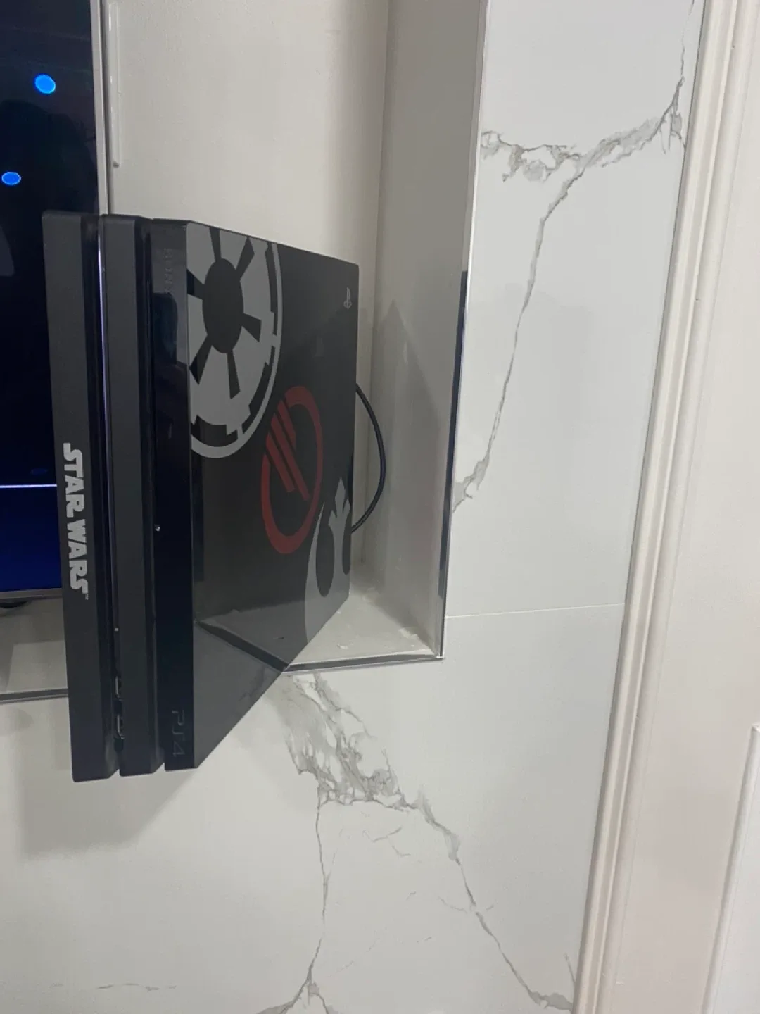 PlayStation 4 Pro Star Wars Edition (1TB) image indicator(3)