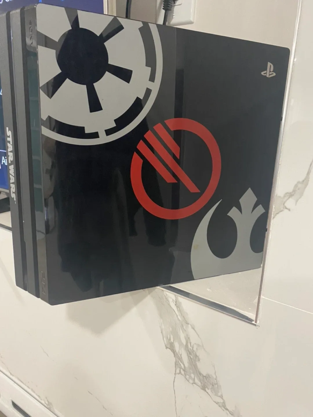 PlayStation 4 Pro Star Wars Edition (1TB) image indicator(2)