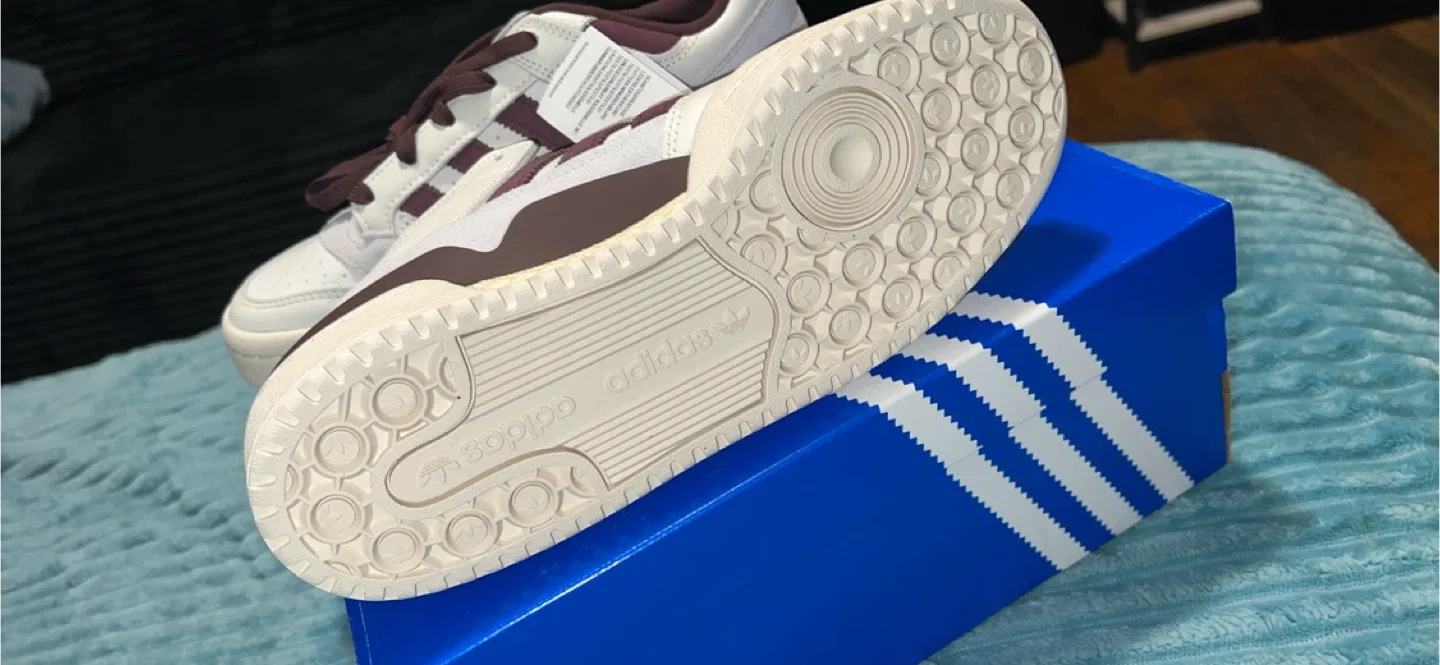 🥕Adidas Forum Low CL Size 7 US image indicator(3)