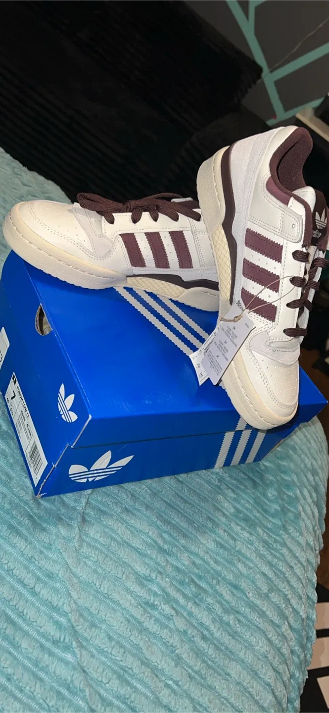 🥕Adidas Forum Low CL Size 7 US image indicator(2)