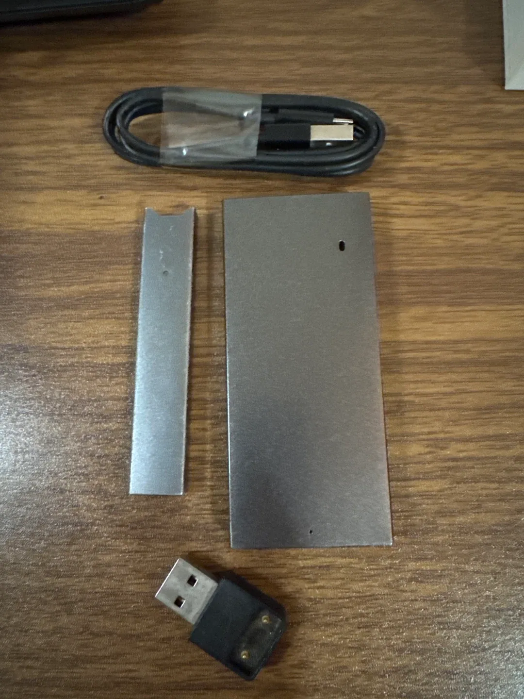 Juul device & charger & cable 🥕
