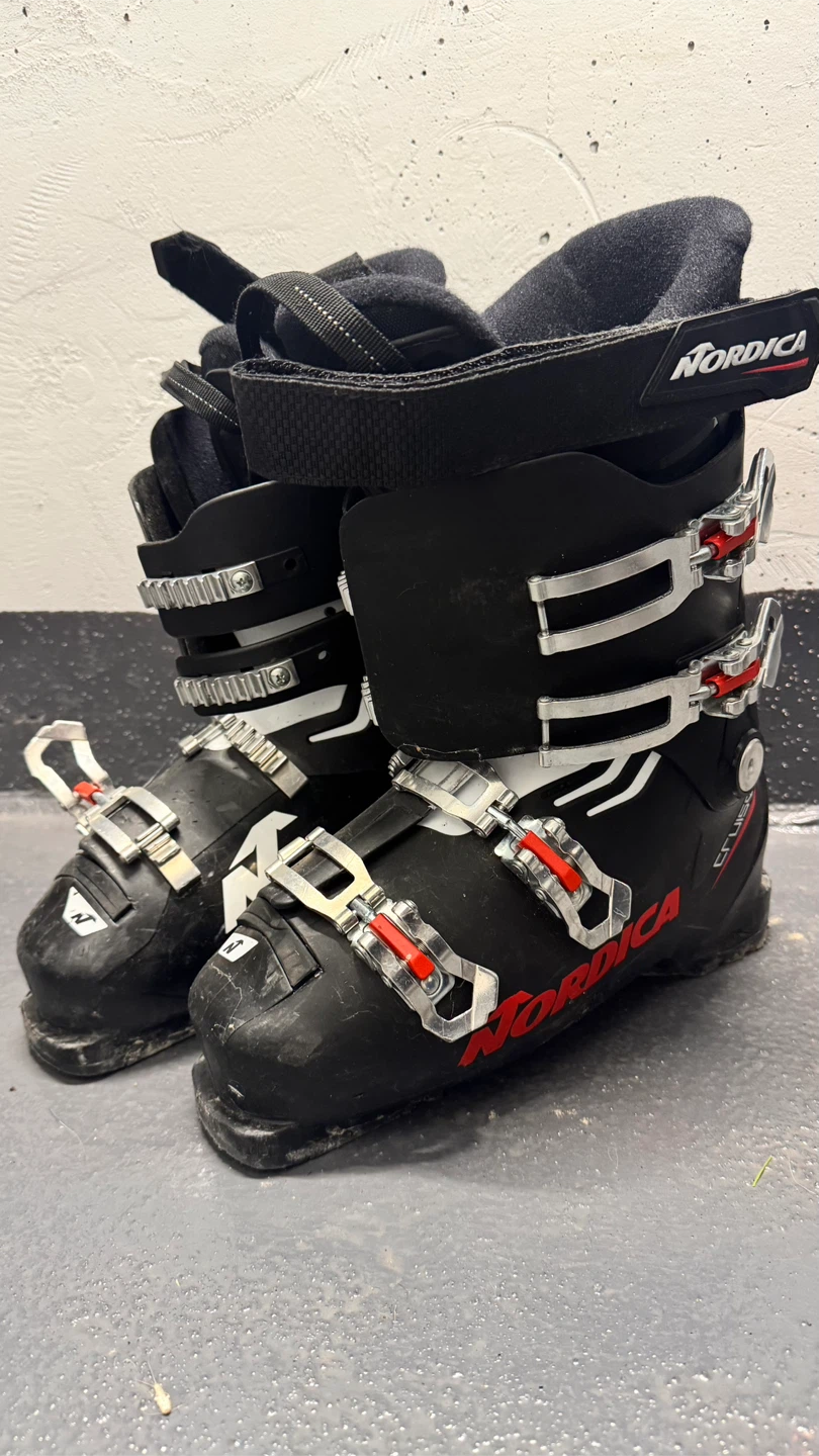 Men’s Nordica Cruise Ski Boots size 10