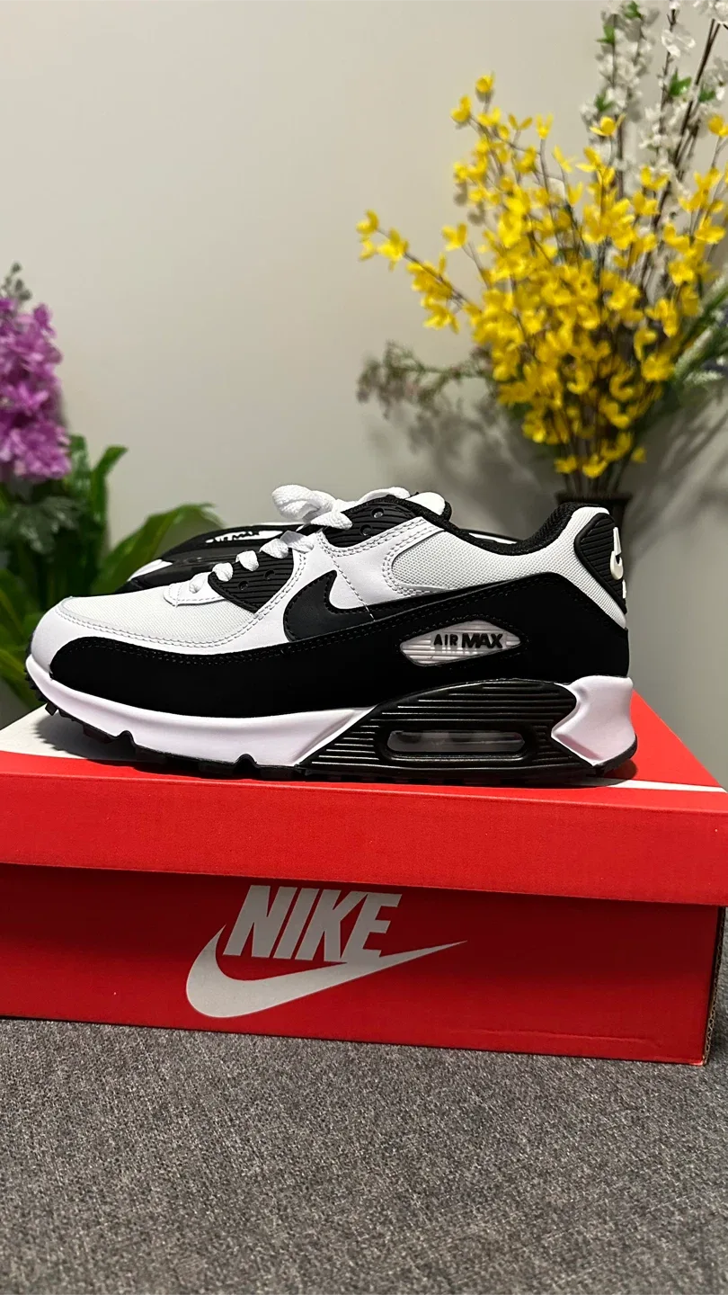 Nike Air Max 90 - Black & White available in size 7 , 8 & 9.5 image indicator(4)