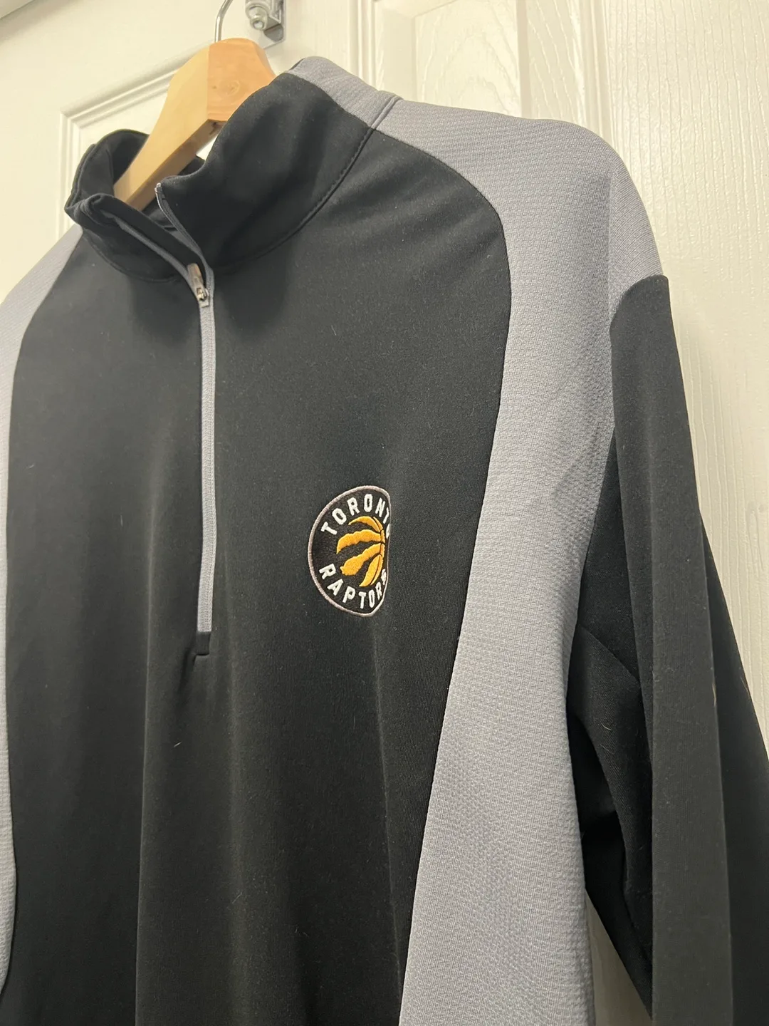 Men Antigua Toronto Raptors Pullover - Size M image indicator(2)