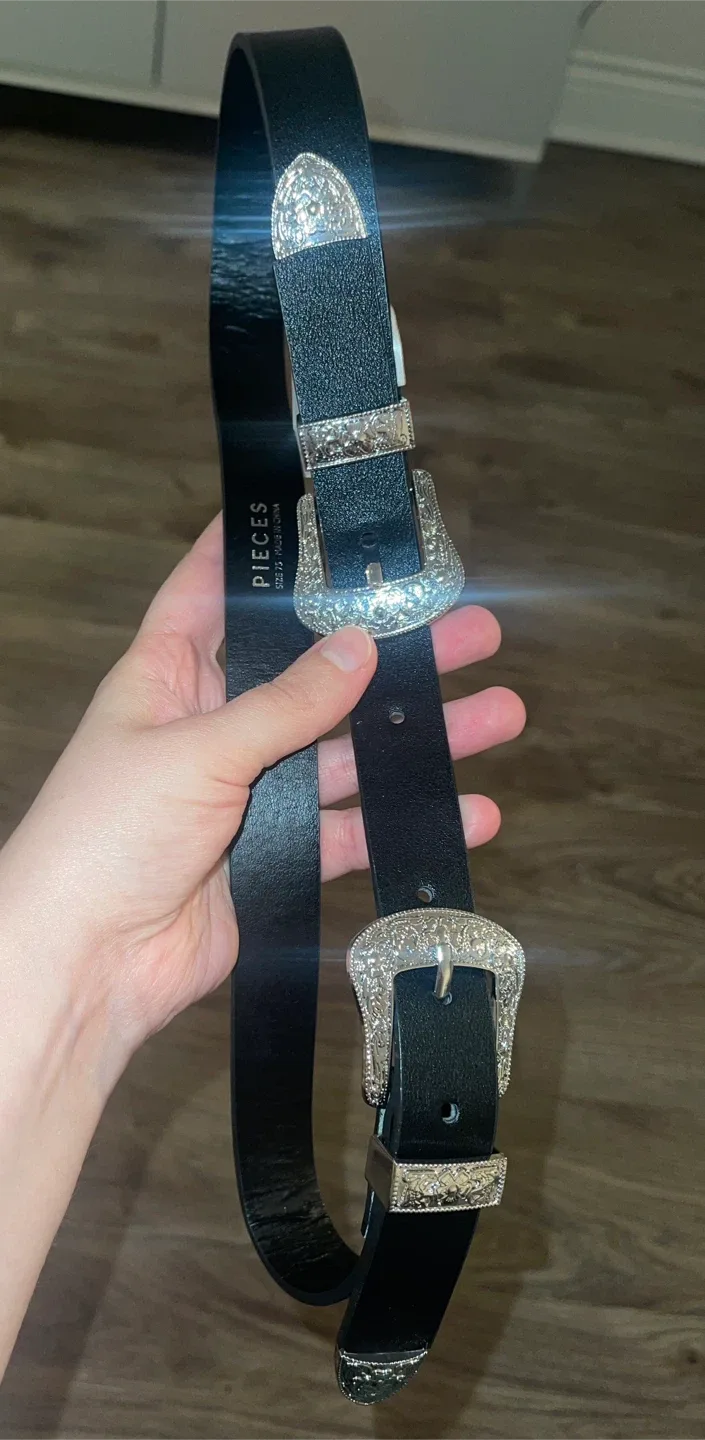 Pieces Black Double Buckle Belt with Silver Accents image indicator(6)