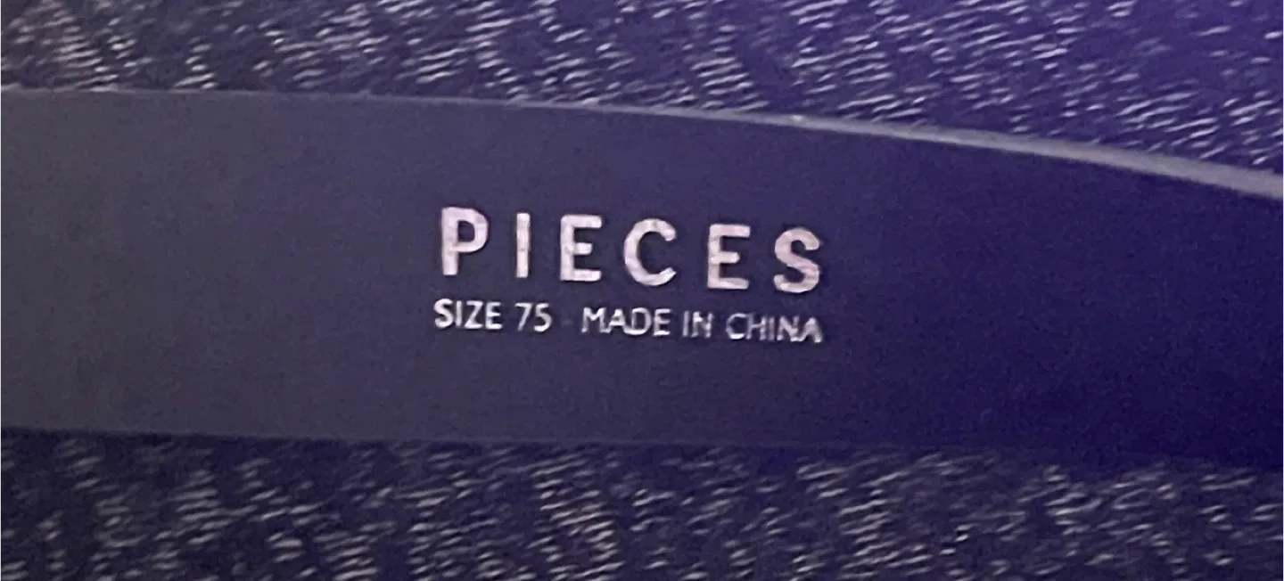 Pieces Black Double Buckle Belt with Silver Accents image indicator(9)