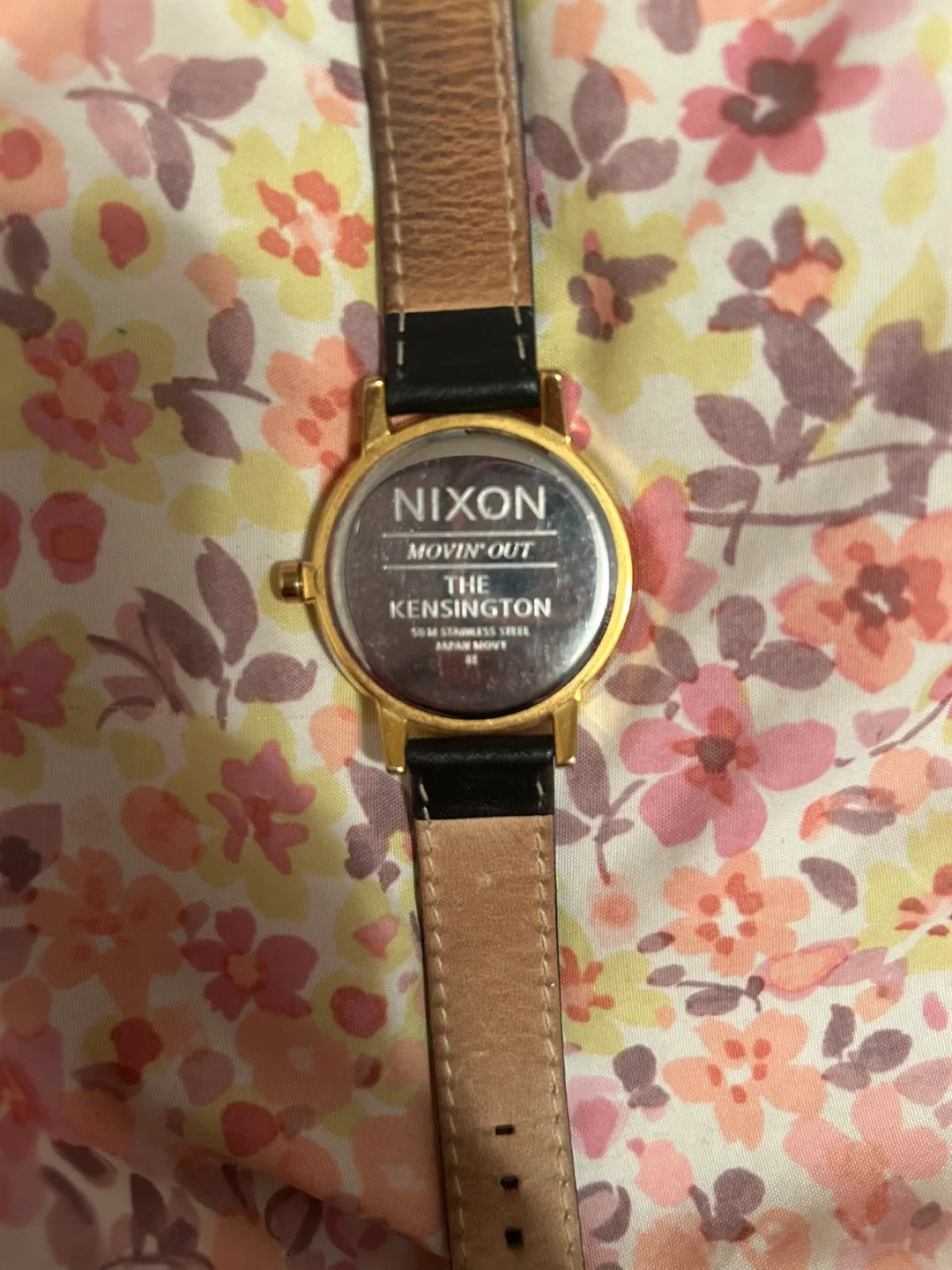 Vintage Nixon Gold/Black Watch - NEEDS BATTERY image indicator(3)