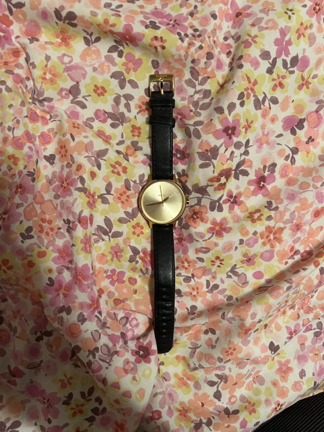 Vintage Nixon Gold/Black Watch - NEEDS BATTERY image indicator(2)