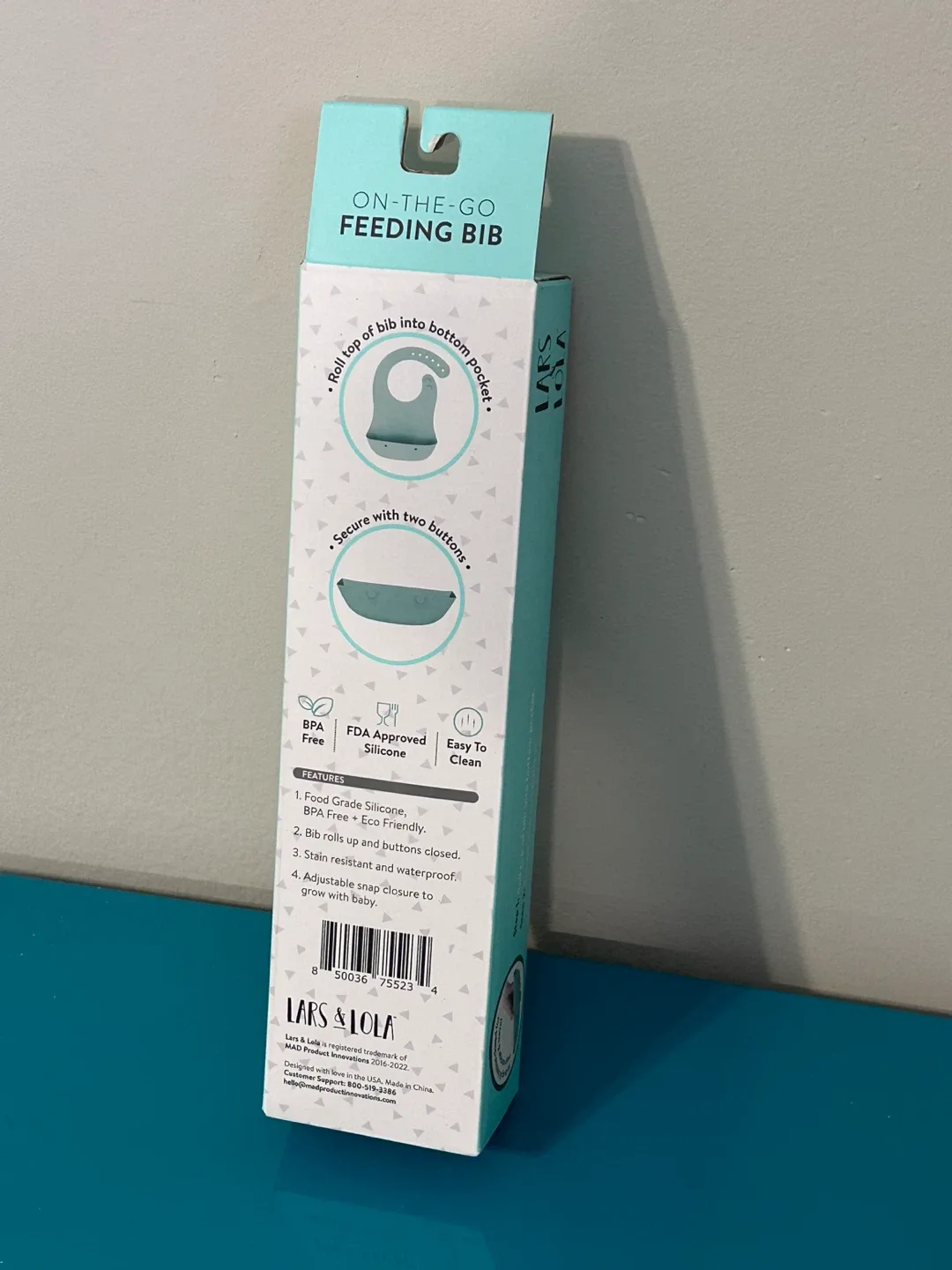 NEW Lars & Lola Silicone Feeding Bib image indicator(2)