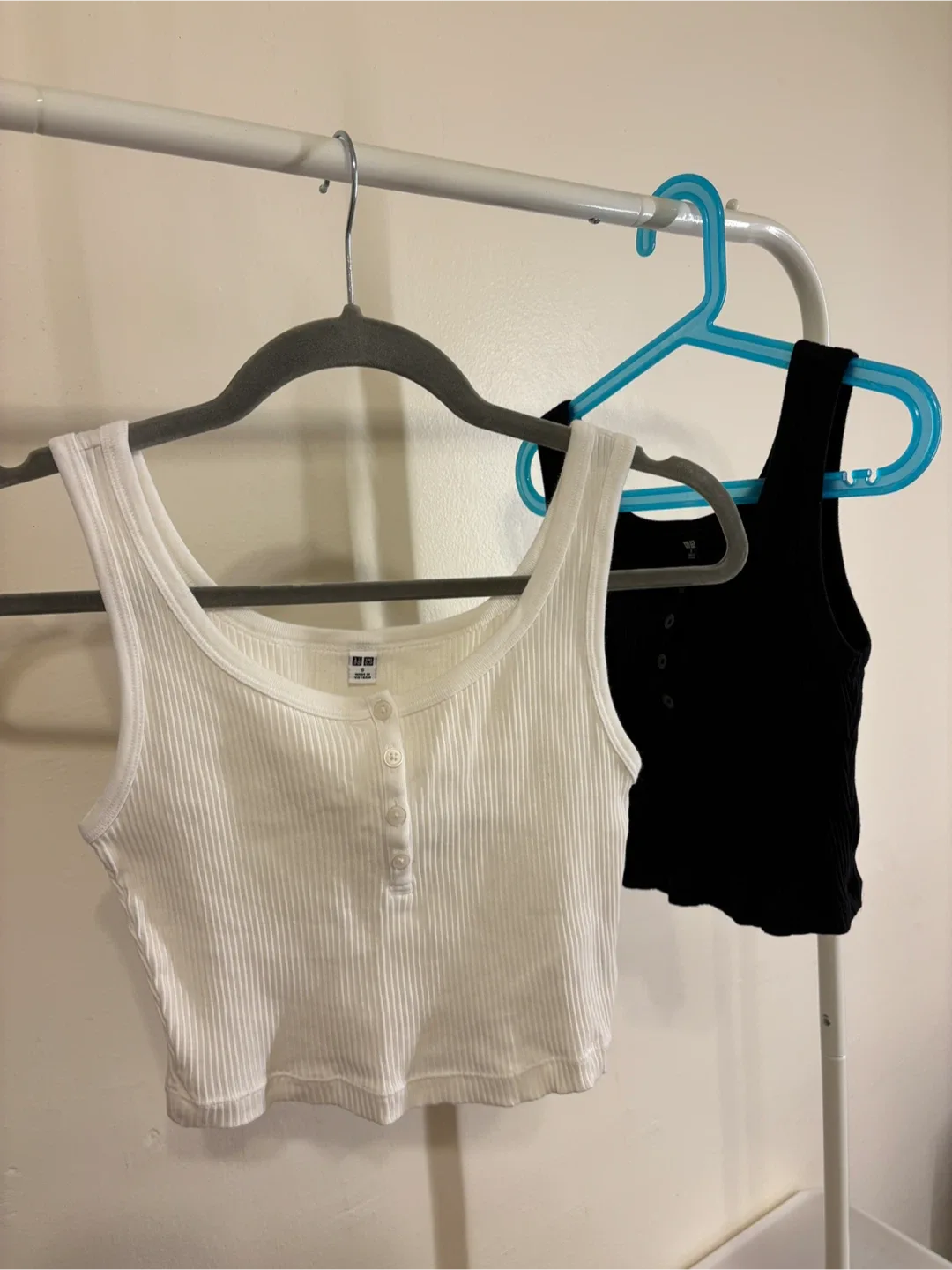 Uniqlo Ribbed Cropped Tank Tops (2)
