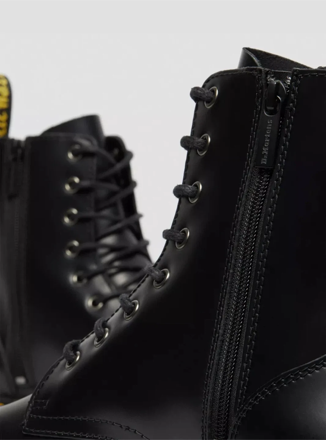 Dr Martens Unisex Jadon combat boot image indicator(3)