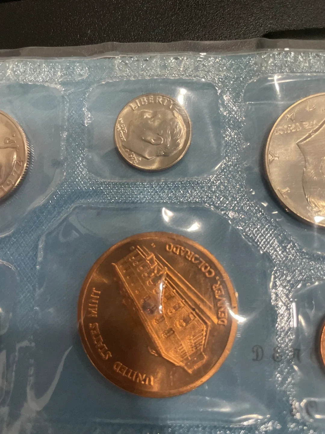 1973 & 1974 Uncirculated US Mint Coin Set image indicator(4)