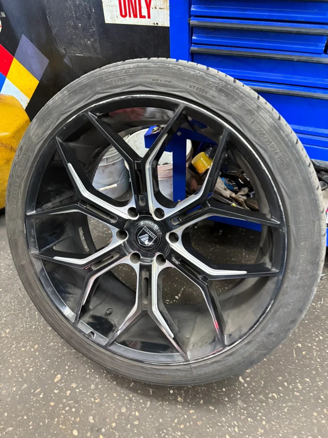 Lexani 255/35ZR22 110W Tire and Wheel Set image indicator(5)