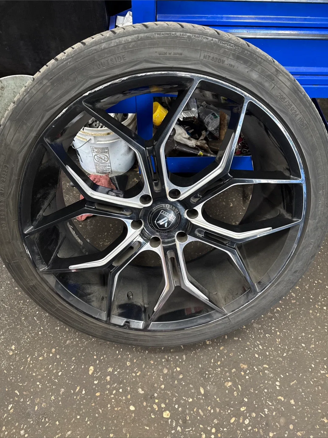 Lexani 255/35ZR22 110W Tire and Wheel Set image indicator(7)