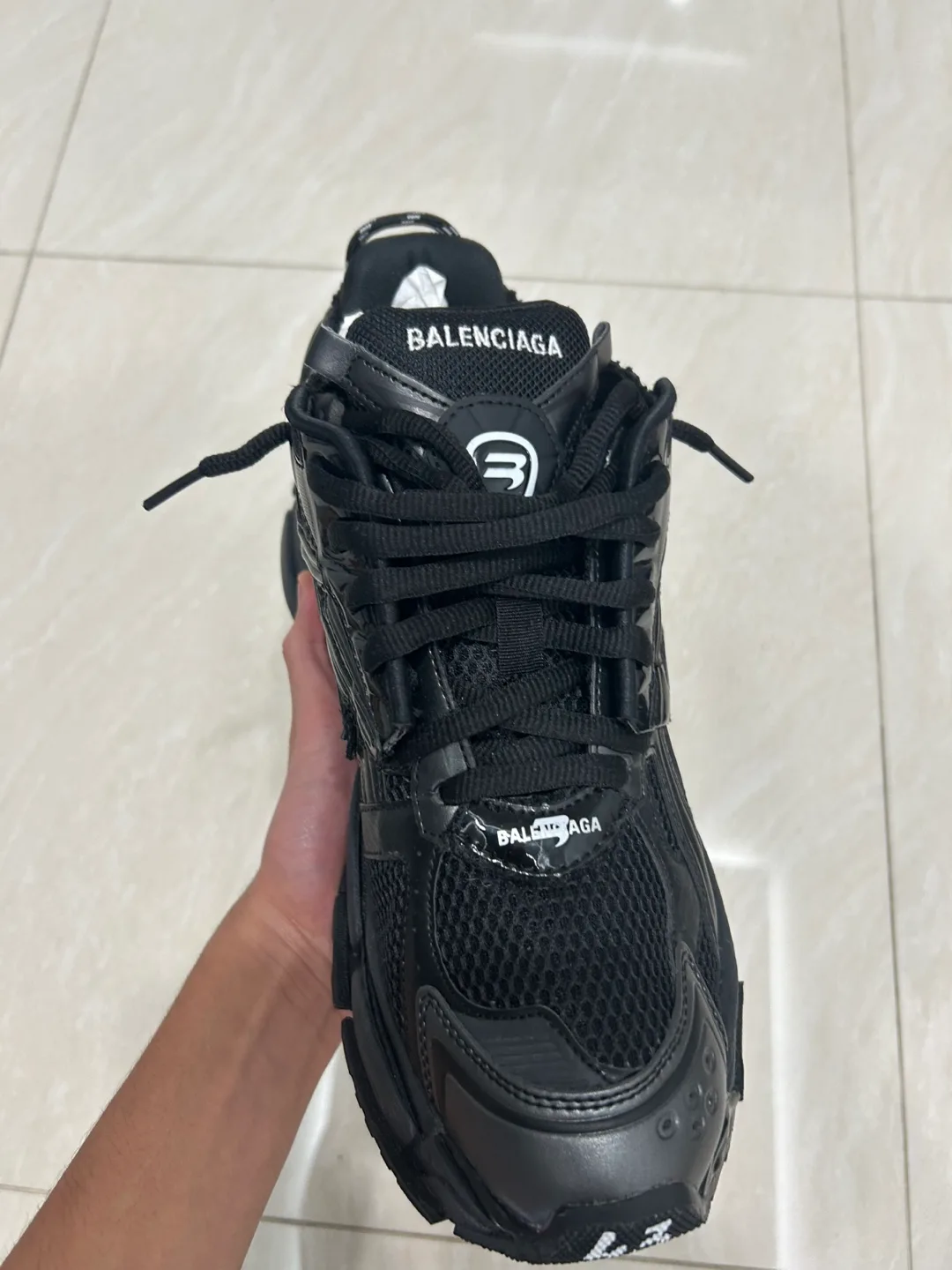 Balenciaga Runner Black image indicator(4)