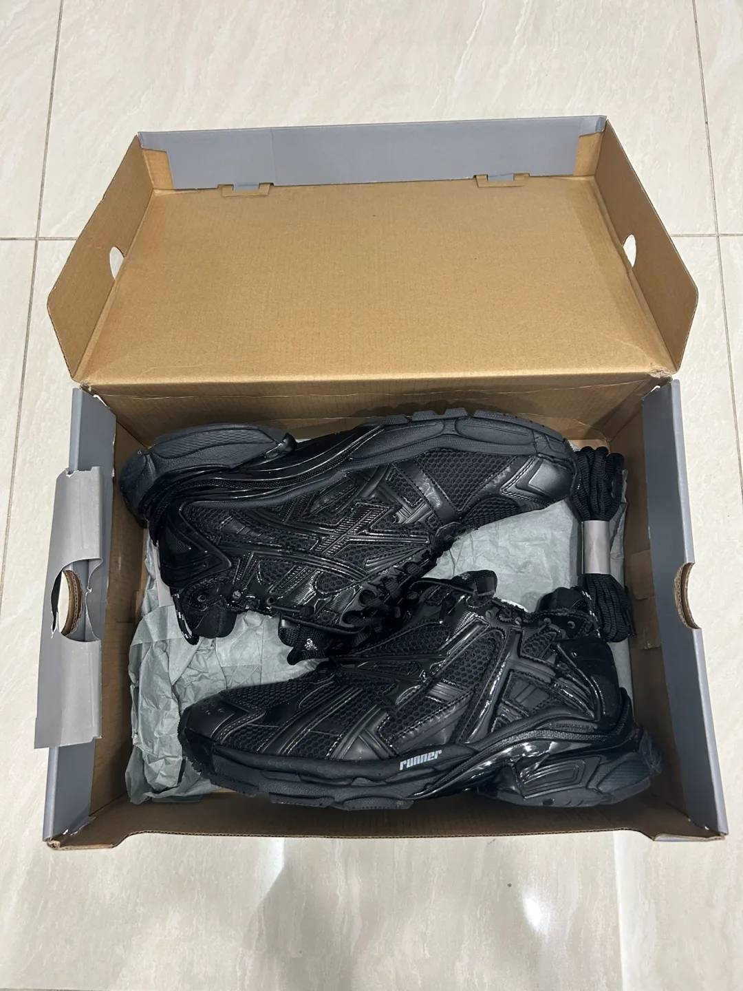 Balenciaga Runner Black image indicator(9)