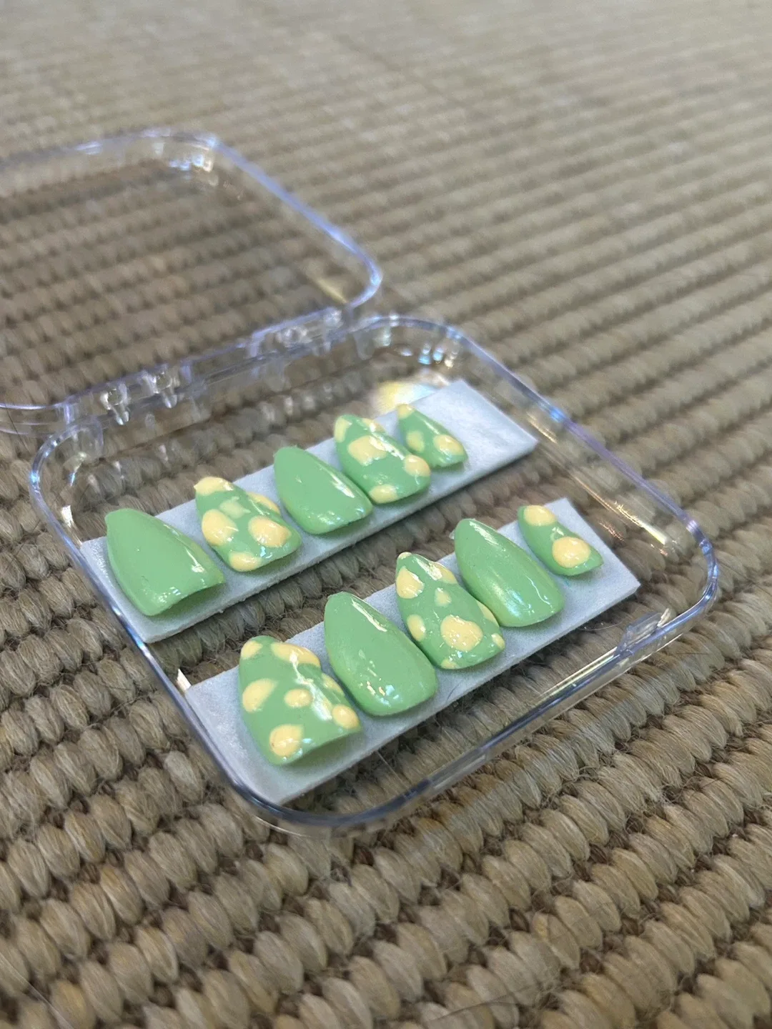 Press-on Nails - Green with Yellow Dots (S) thumbnail