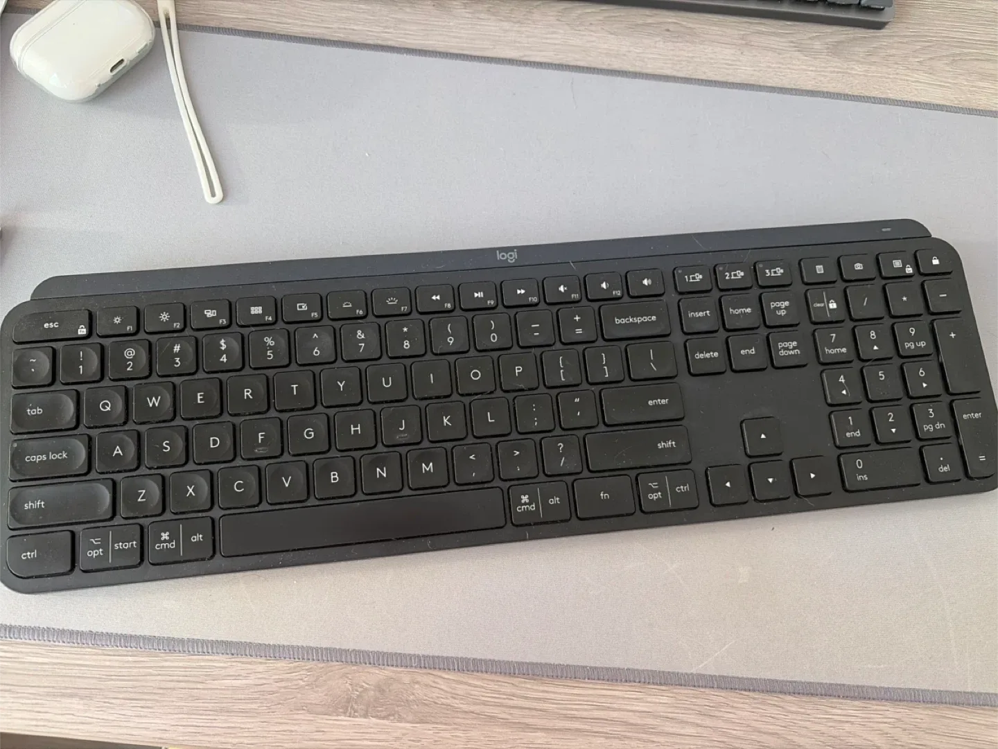 Logitech MX Keys Keyboard - Black image indicator(2)