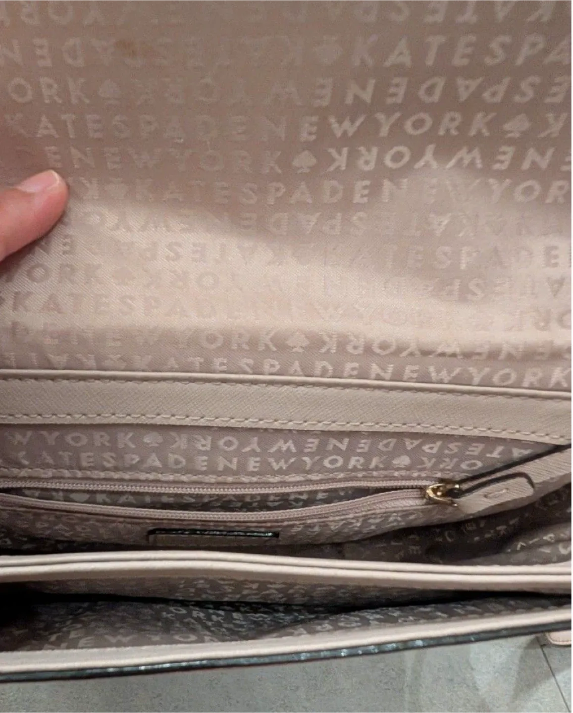 Kate Spade Pale Pink Crossbody Bag - Like New! image indicator(3)