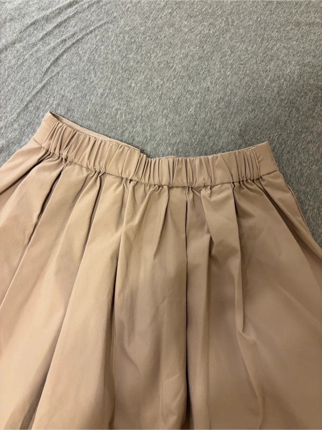 Uniqlo Beige Pleated Skirt image indicator(2)