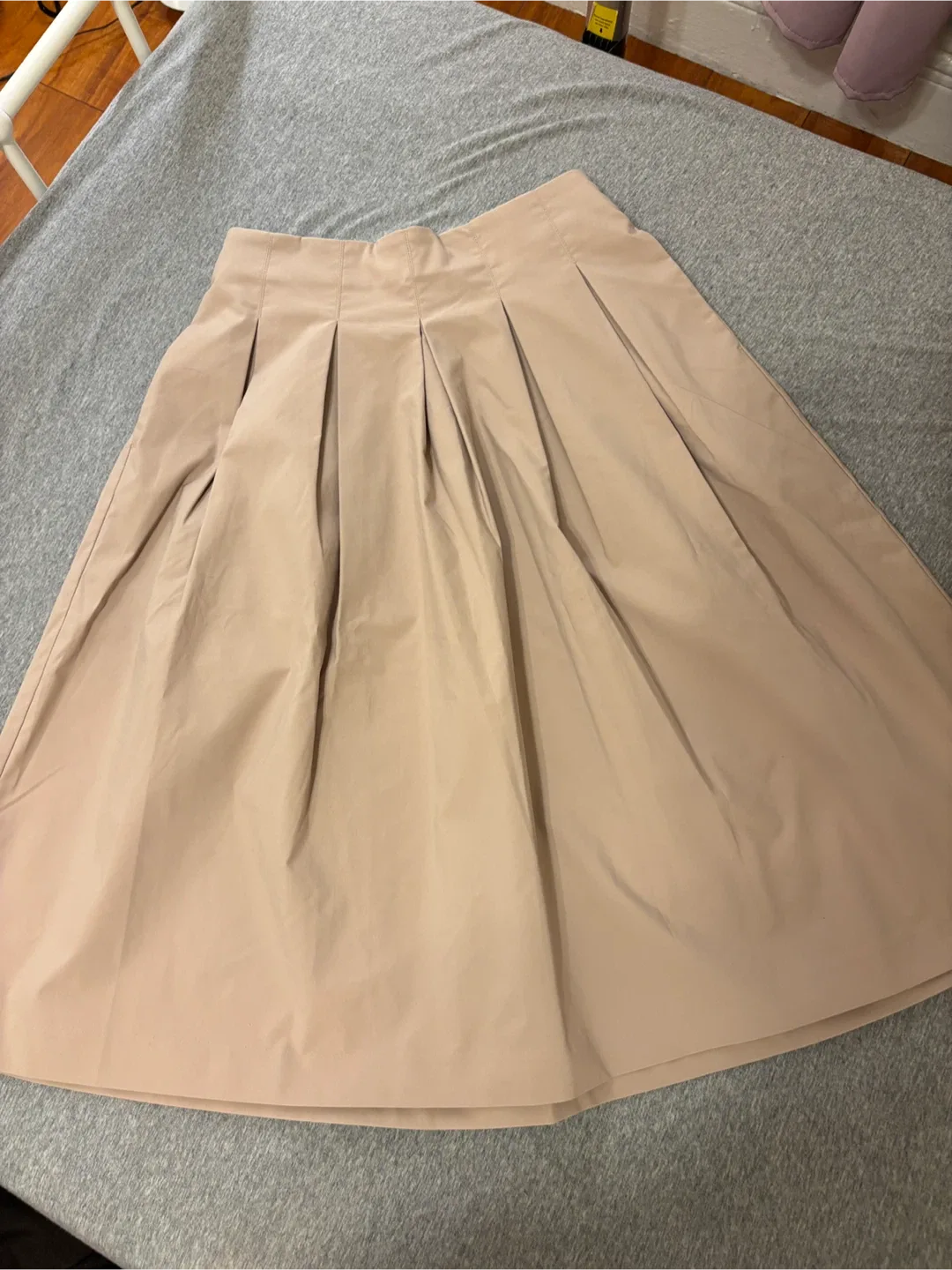 Uniqlo Beige Pleated Skirt