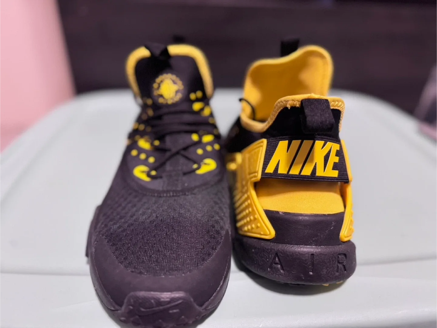 Nike Huarache Size 9.5 Black & Yellow image indicator(2)
