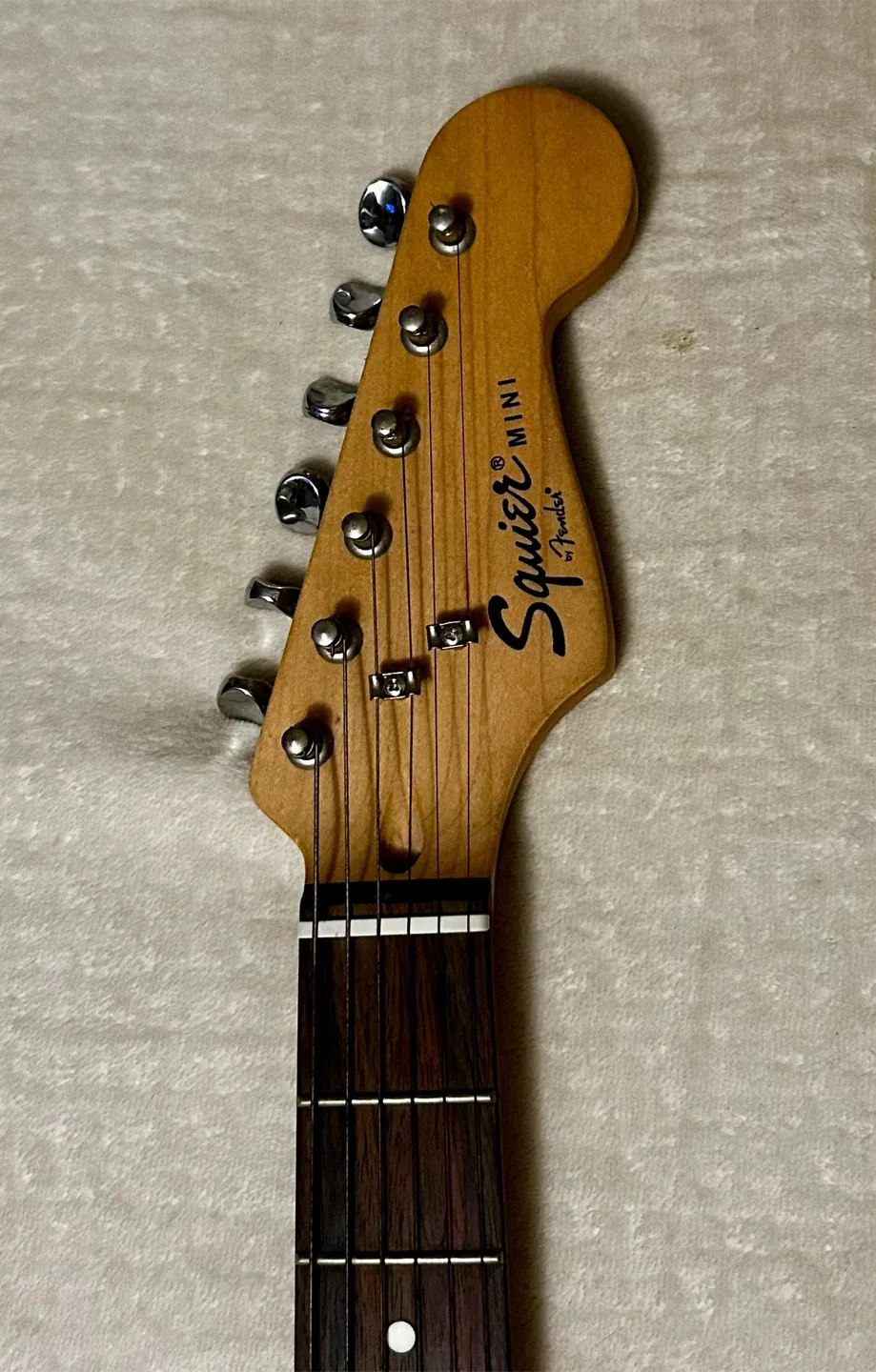 Fender Squier Mini Strat Electric Guitar image indicator(2)