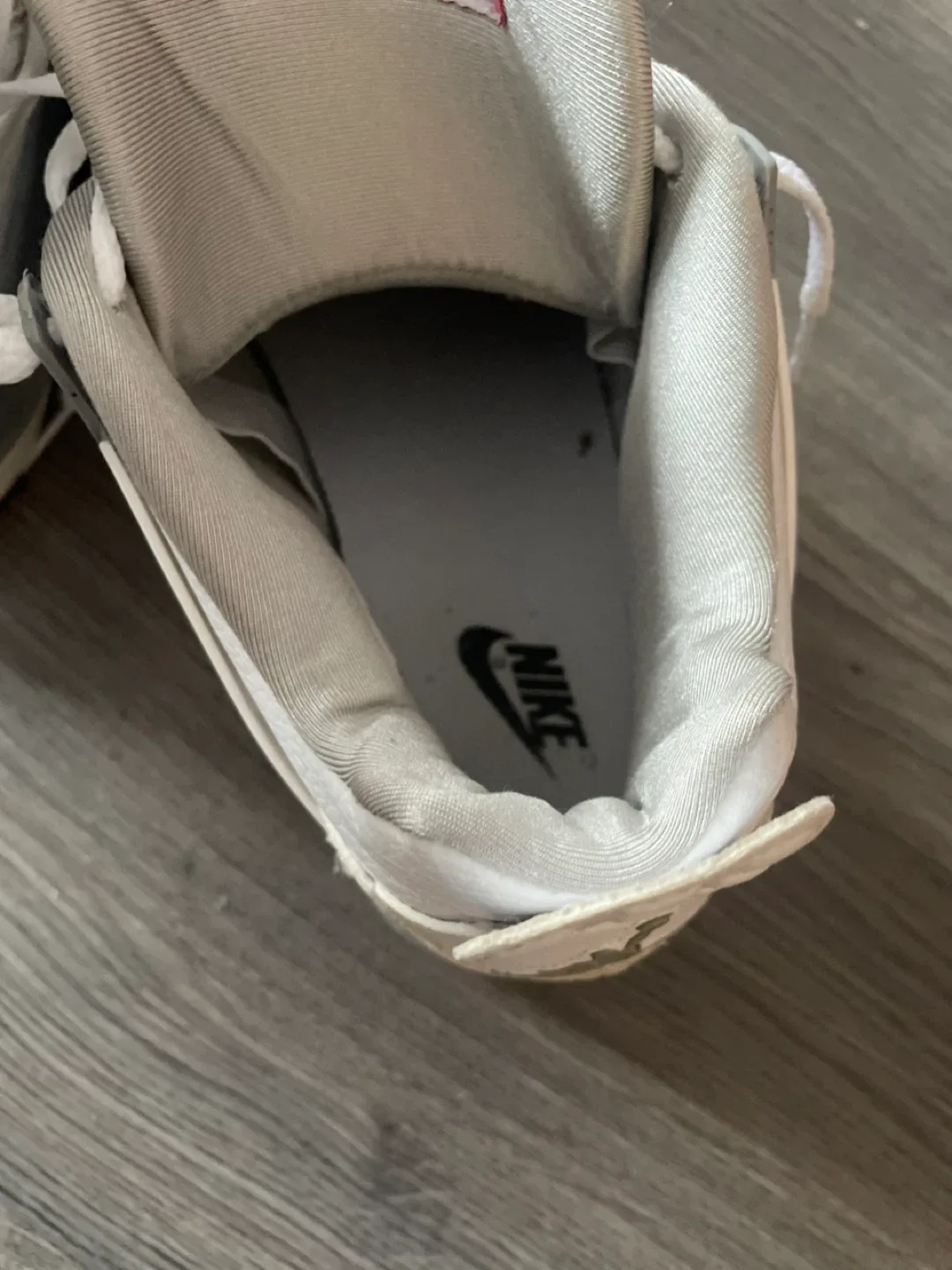 Nike Air Jordan 4 Retro - Size 10.5 image indicator(4)