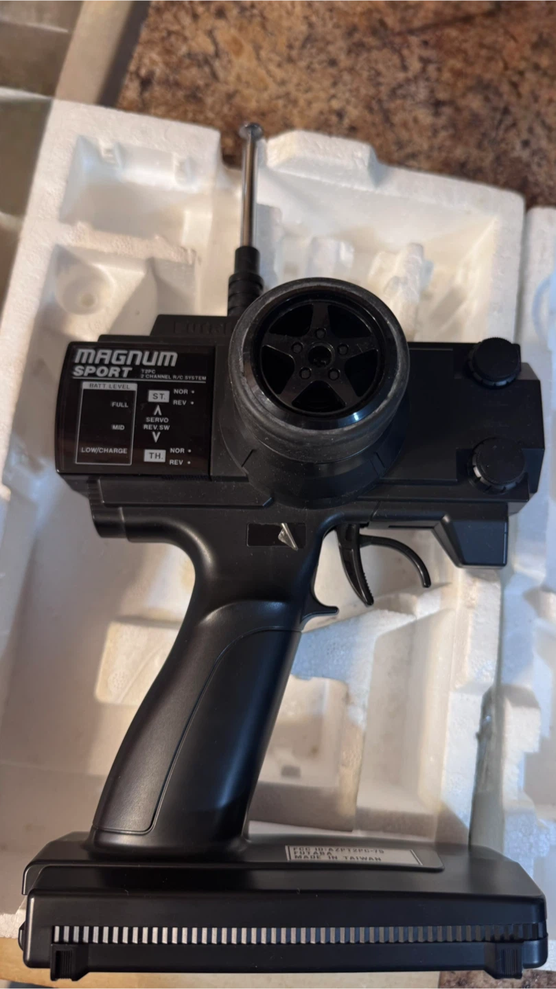 Futaba Magnum Sport RC System - photo 2