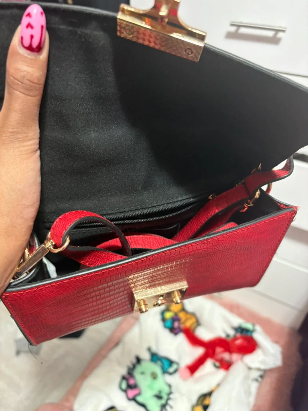 Red handbag image indicator(4)