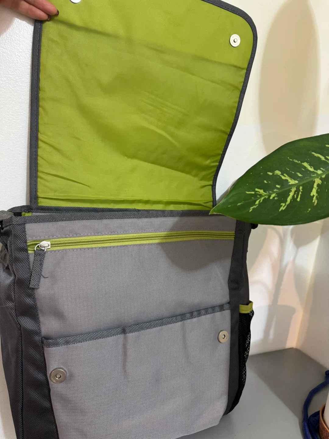 Columbia Grey & Green Messenger Bag image indicator(3)