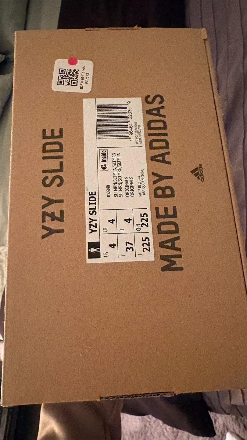 Yeezy Slides image indicator(5)