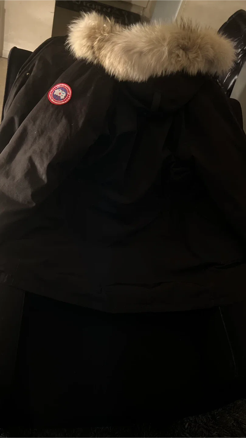 Canada Goose Black Winter Jacket image indicator(2)
