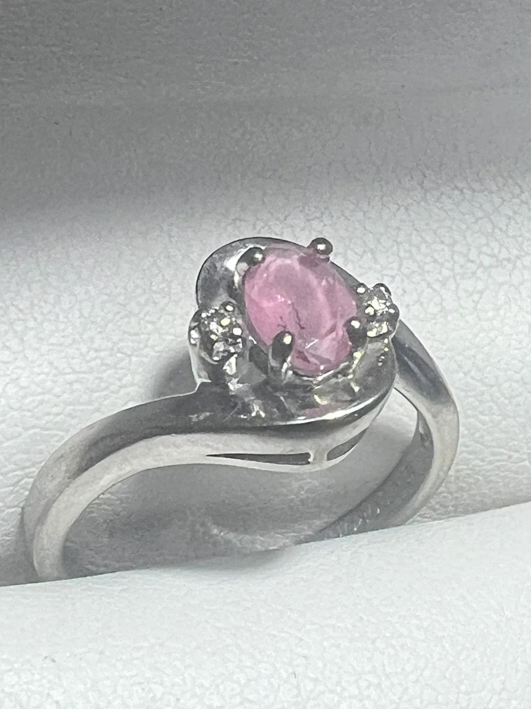 10K Pink sapphire and diamonds Ring