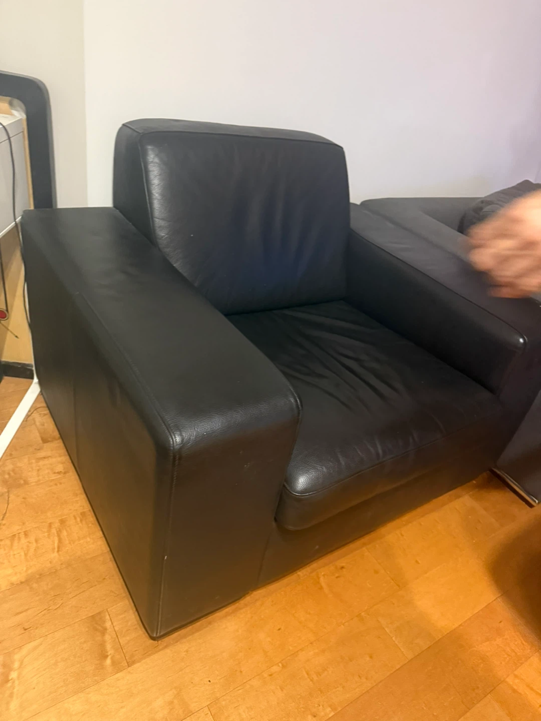 Black Leather Armchair - photo 3