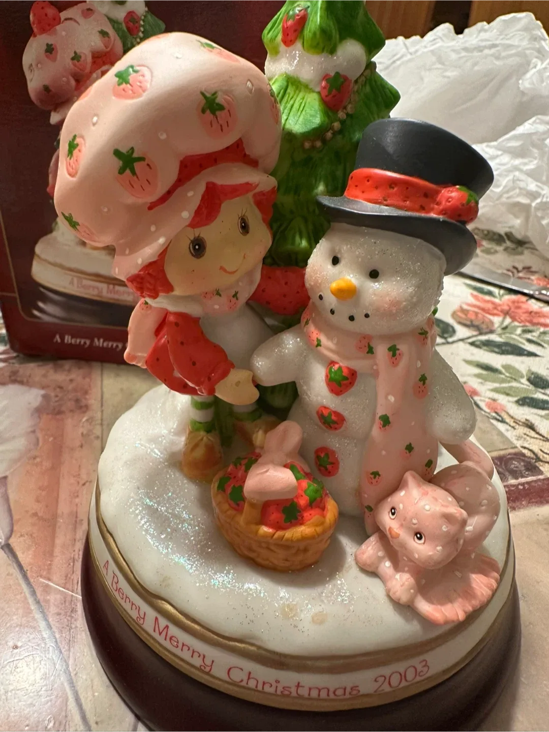 Strawberry Shortcake Heirloom Christmas Figurine image indicator(2)
