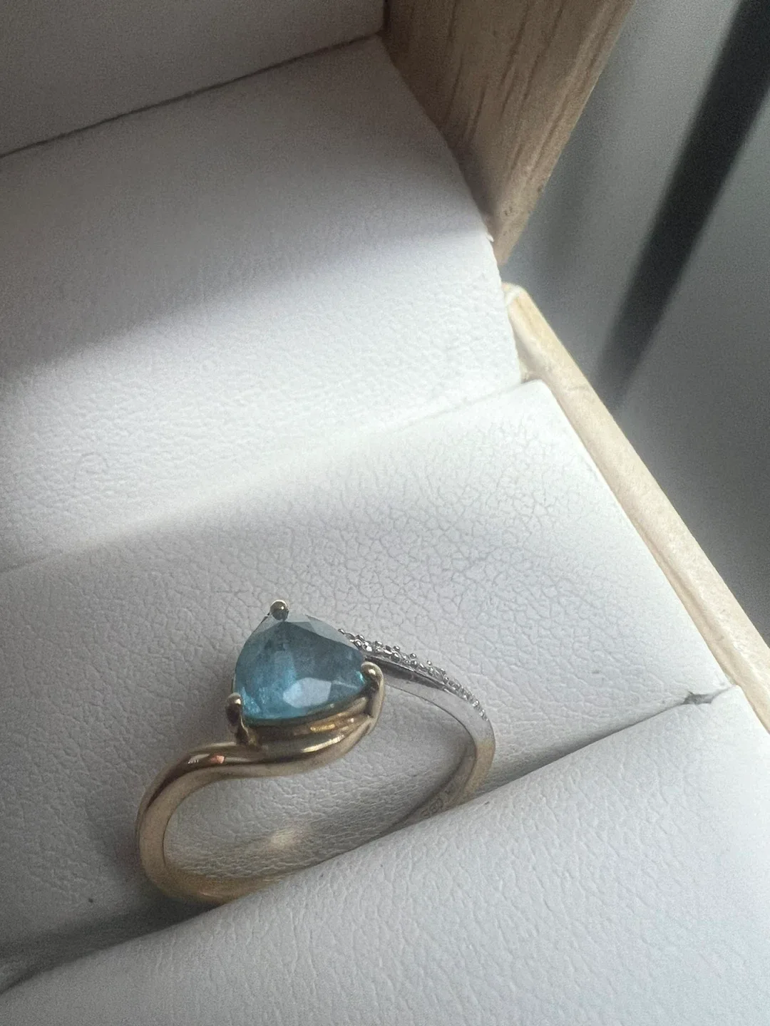 10K Blue Topaz and diamonds Ring