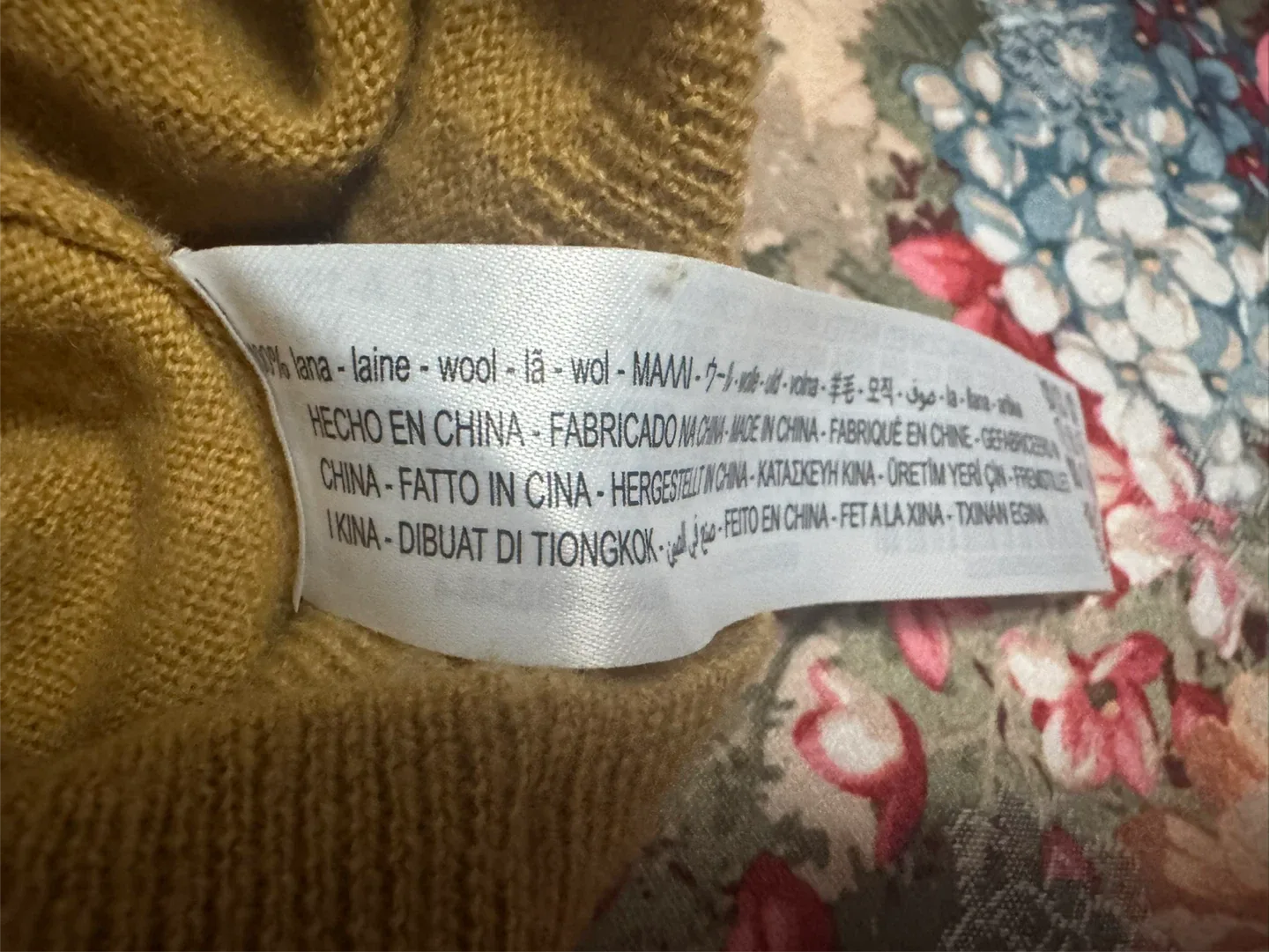 100% wool Zara cardigan image indicator(5)