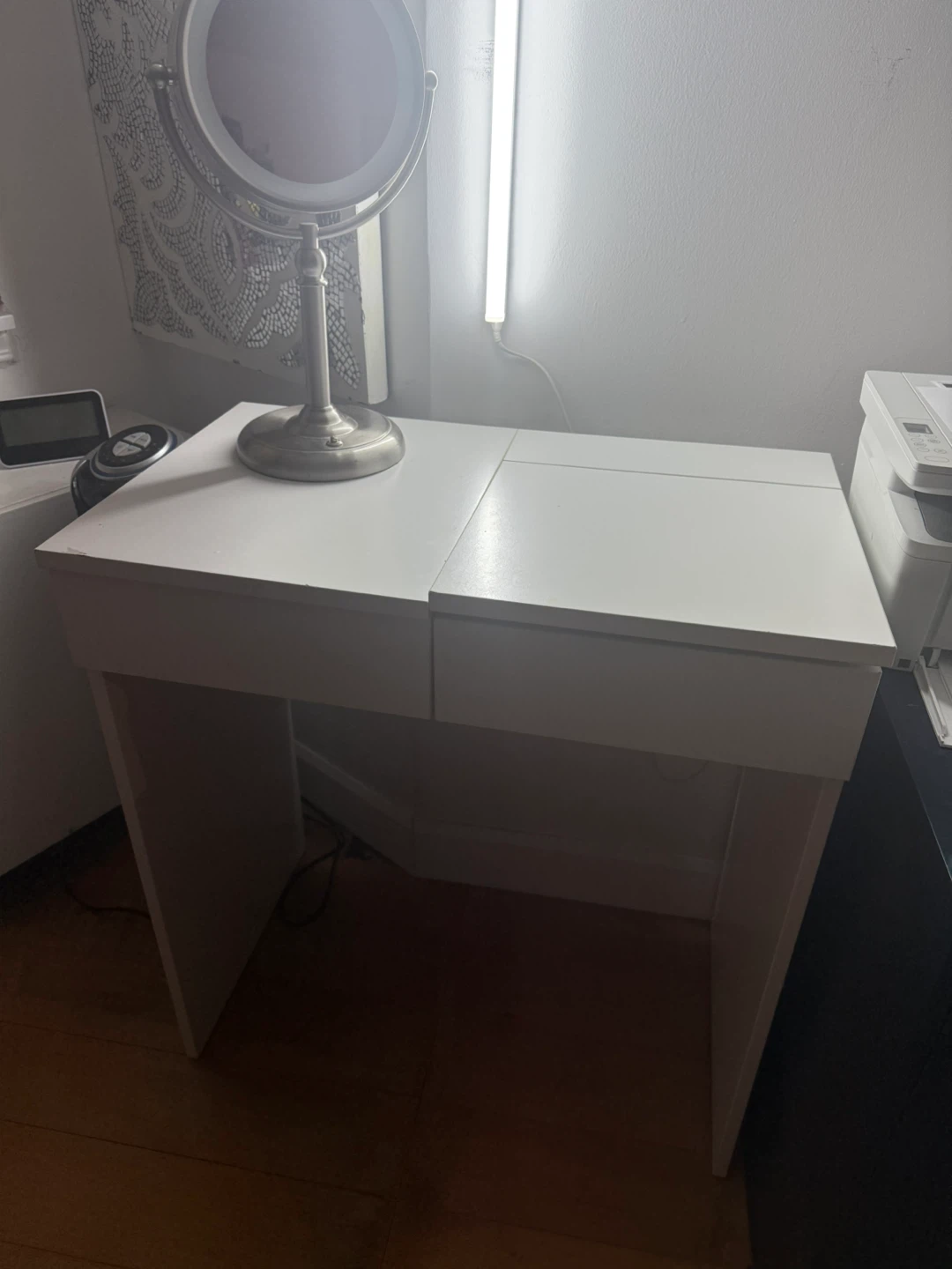 White Vanity Makeup Table with Mirror