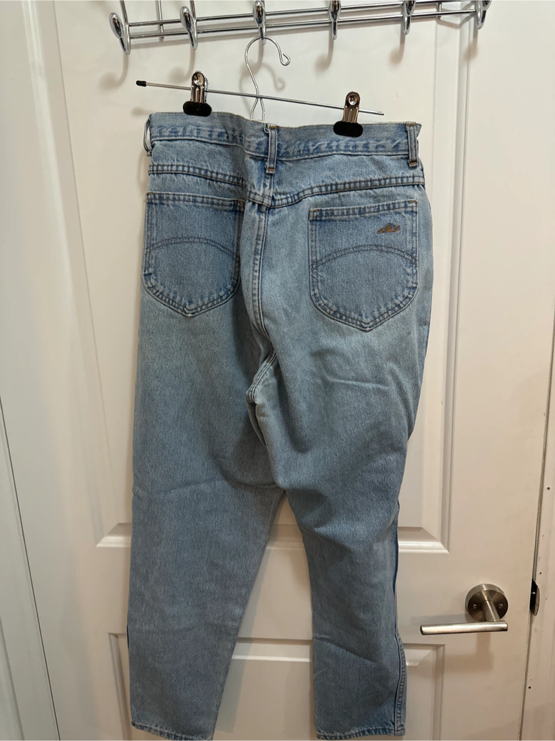 Chic Light Wash Denim Jeans - photo 2