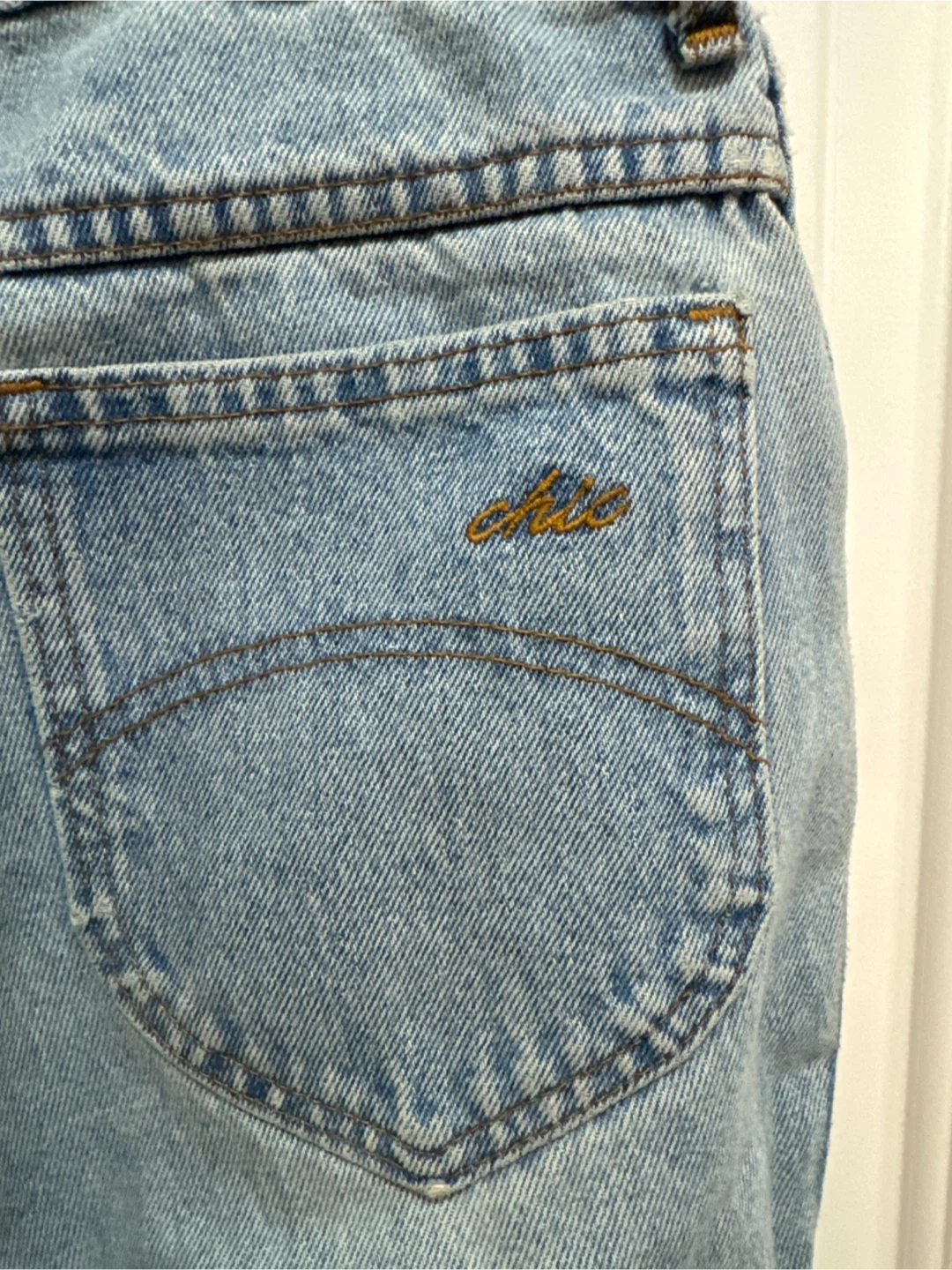 Chic Light Wash Denim Jeans - photo 3