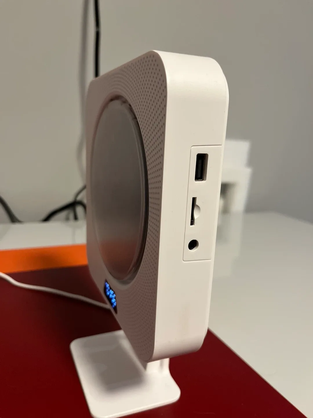 Portable CD Player Bluetooth FM Radio, Wall Mountable image indicator(2)