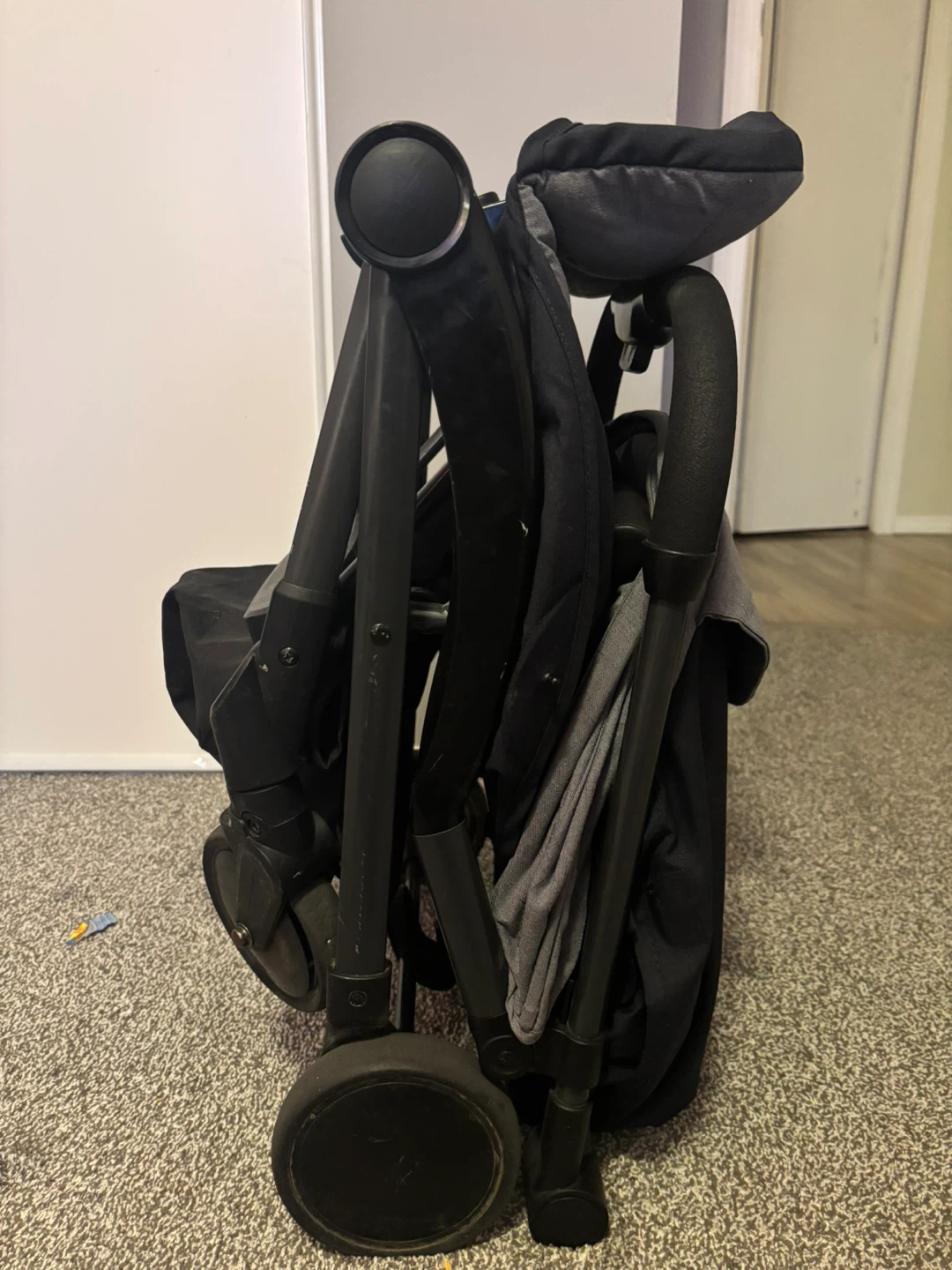 Lightweight Grey & Black Stroller - photo 5