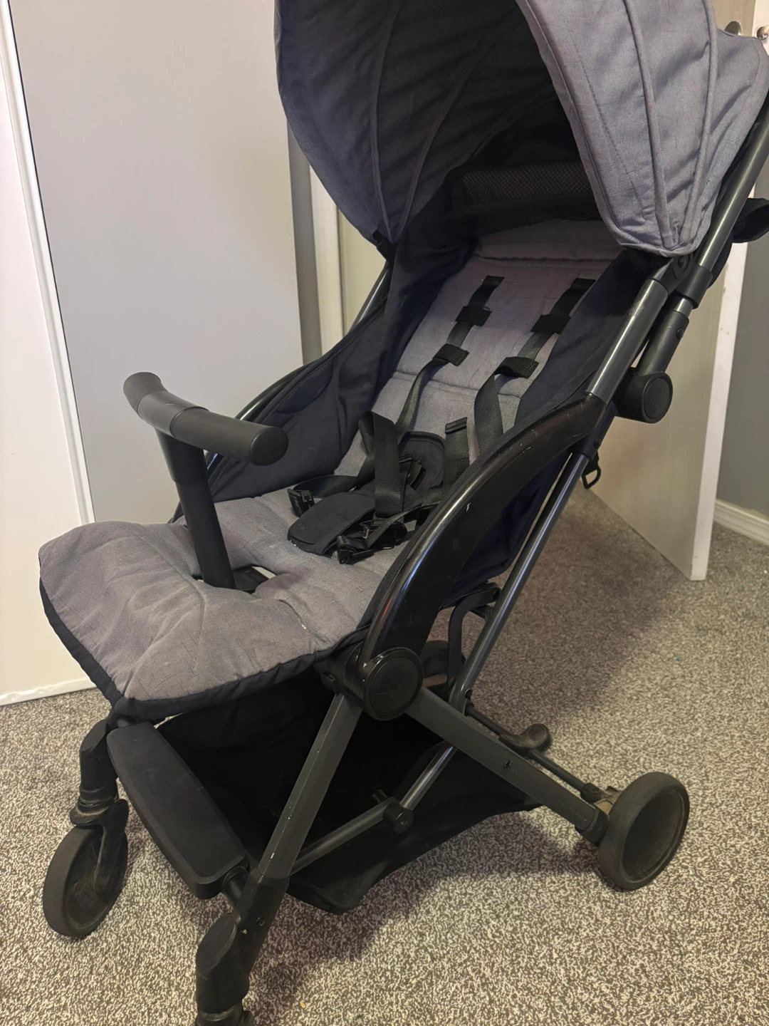 Lightweight Grey & Black Stroller - photo 4