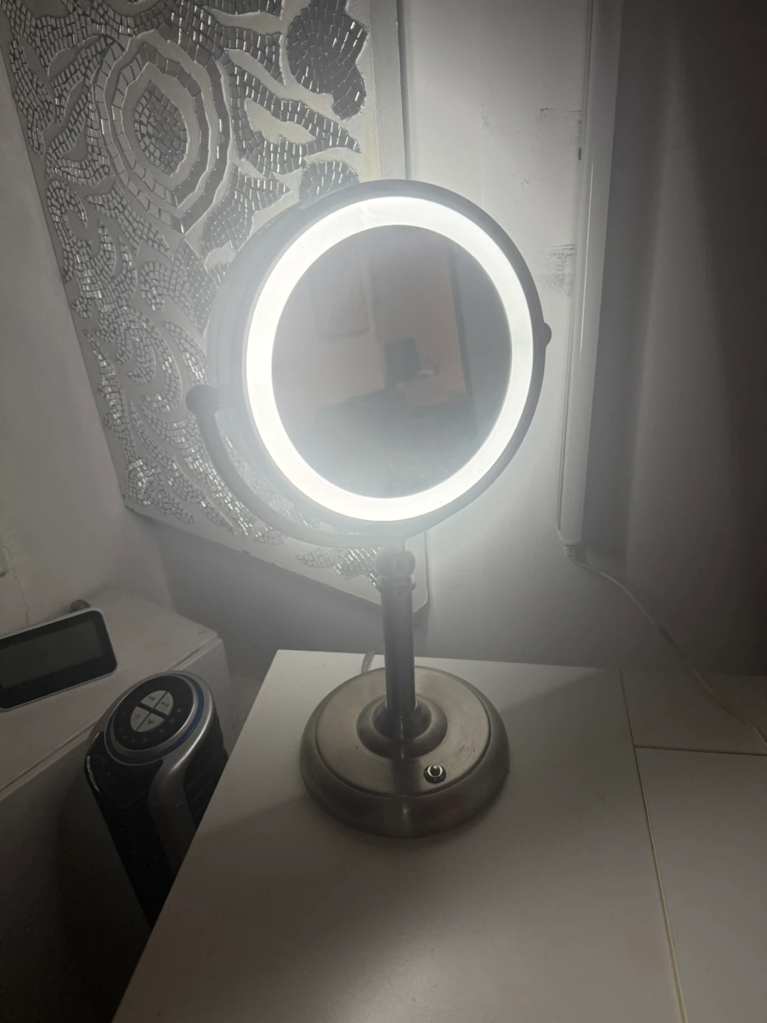 Illuminated Light Up Vanity Makeup Mirror - photo 3