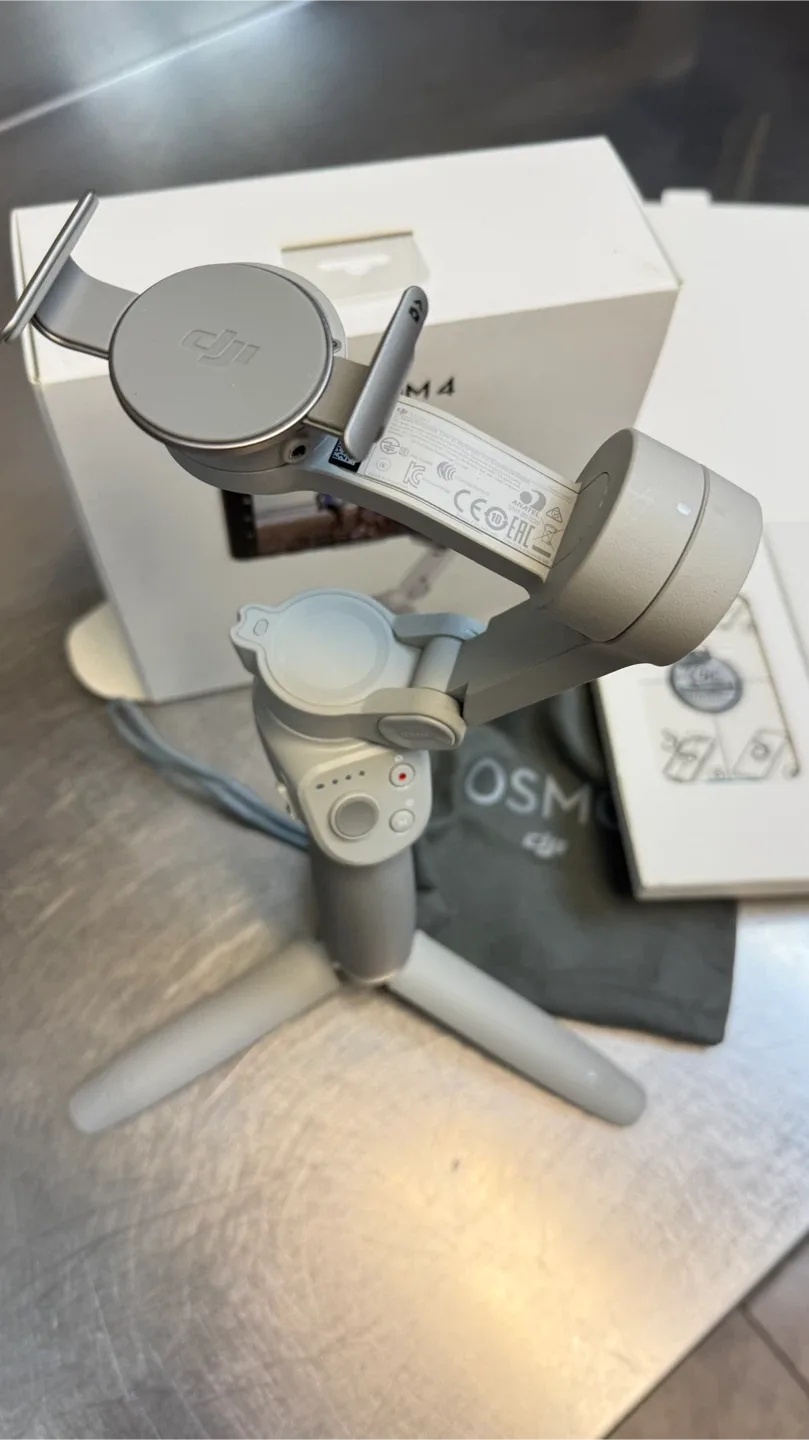 DJI Osmo Mobile OM 4 Smartphone Stabilizer - New image indicator(2)